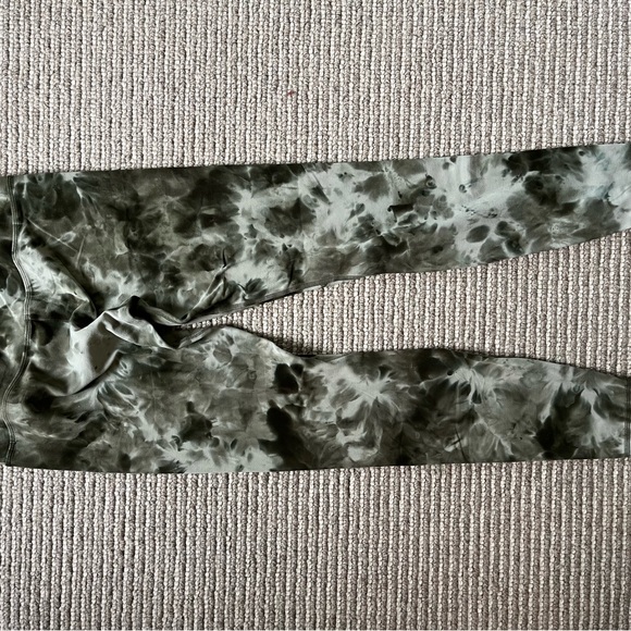 Lululemon Align HR 28” Size 8 Tie-Dye Leggings in Green & Cream - Picture 3 of 5